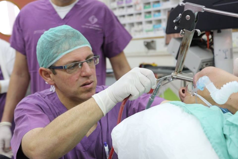 ניתוח לייזר במיתרי הקול: מומלץ?